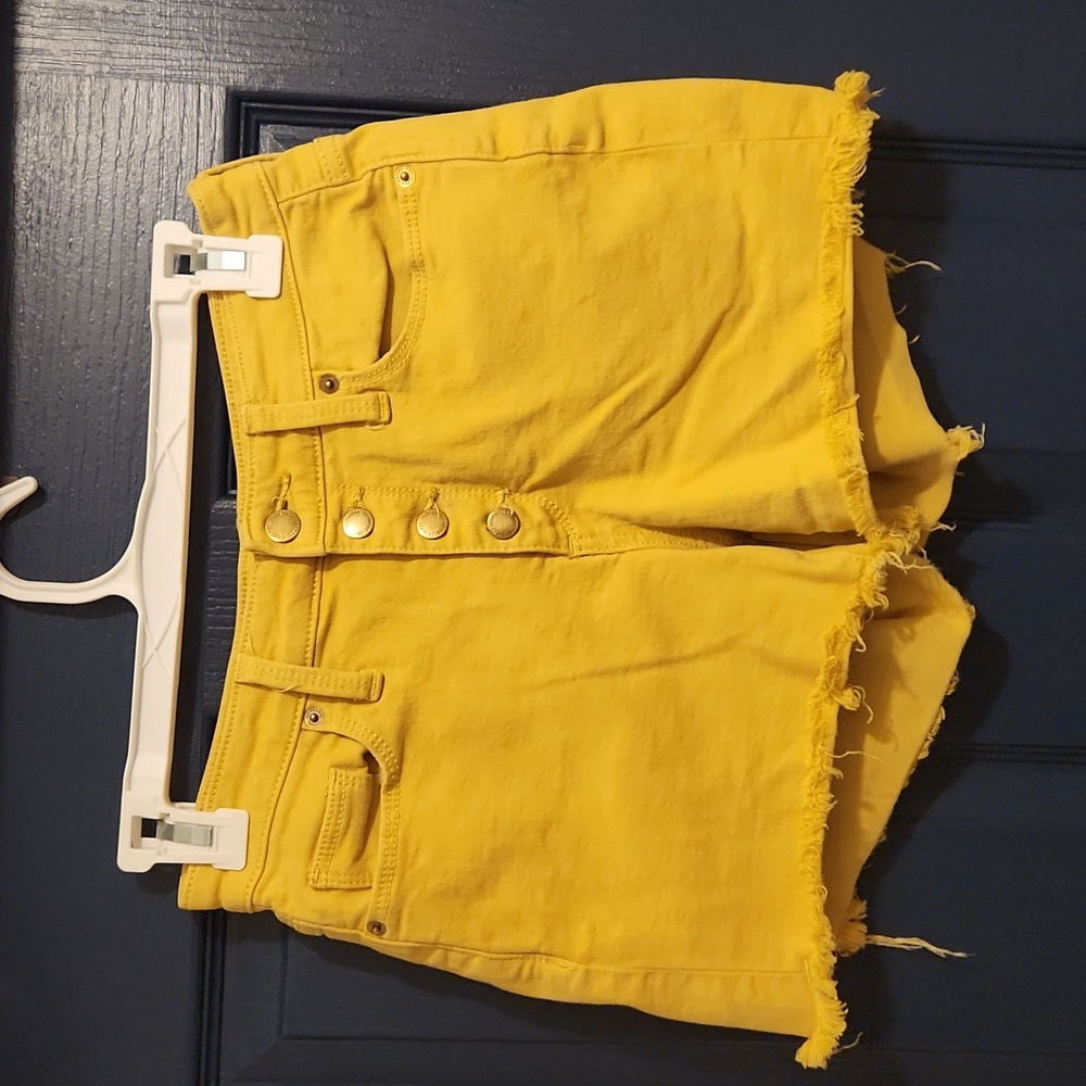 0 / 25 Universal Thread Mustard button fly shorts